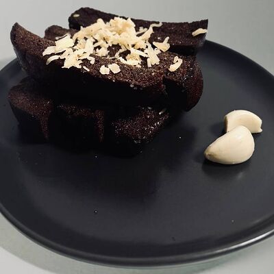 Гренки с чесноком и сыромв Градус по цене 290 ₽