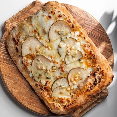 Пицца груша дорблю в Густо & Пряно по цене 778 ₽