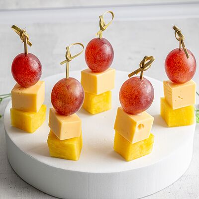 Канапе фруктовое с сыром, 20 шт. в KanapeFest по цене 2260 ₽
