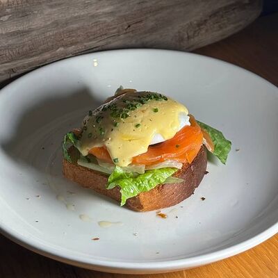 Тост-бриошь с форельюв Траттория для друзей по цене 350 ₽