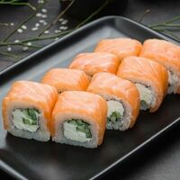 Ролл Филадельфия с огурцом в Omakase Yoshitake Sushi