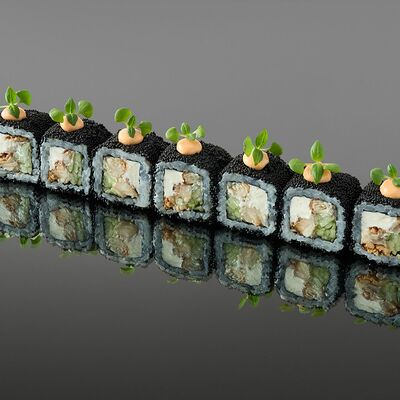 Ролл Сливочный угорь спайси майо в OUGI по цене 1350 ₽