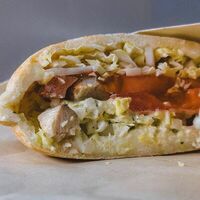 Цезарь с курицей в Meter Coffee