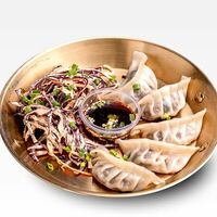 Гёдза с креветками в Gaijin Asian Bistro