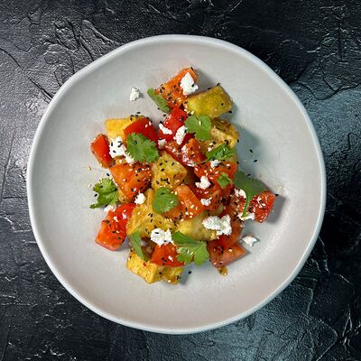 Салат с хрустящими баклажанами в Японика по цене 790 ₽