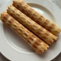 Вафельная трубочка с вареной сгущенкой в Трасса