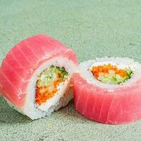 Ролл Филадельфия магуро тобико в SAKURA SUSHI PREMIUM