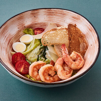 Салат Цезарь с креветками в Нектарин по цене 680 ₽