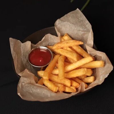 Картофель фри с соусом на выборв Yacht Cafe Sochi по цене 330 ₽