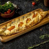 Пиде с сыром и томатами в Efendi