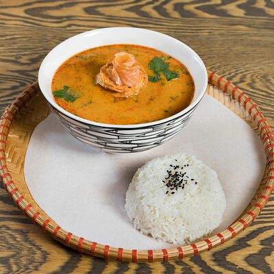 Том ям с лососем в Starwok по цене 690