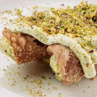 Канноли с фисташками в Misto по цене 860 ₽