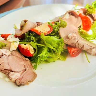 Салат с говяжьим языком и сыром Фетав Троицкий по цене 1100 ₽