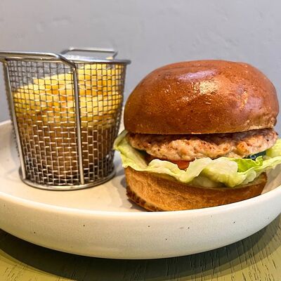 Детский бургер с картофелем фри в Bistro Оstro по цене 795 ₽