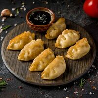 Пельмени гёдза с курицей и овощами в Brothers Food на Советской