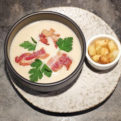 Крем-суп из сельдерея с беконом в Пойдем зайдем по цене 450 ₽