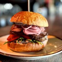 Стейкбургер в BBJ Burger & Bar