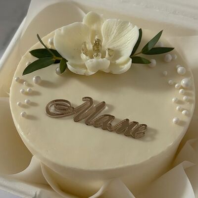 Бенто-торт Маме белый в Кондитерская КонфеткаПитер по цене 2100 ₽