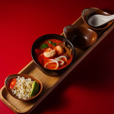 Том ям с креветкой и кальмаром в Supramen по цене 990 ₽
