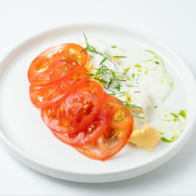 Омлет с угольным соусом пармезан в Кафе кусь по цене 580 ₽