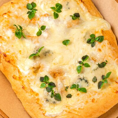 Пицца пять сыров в Омар Хайям по цене 650 ₽