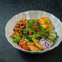 Теплый салат с телятиной в Florentini City Café