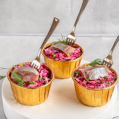 Салат сельдь по шубой в KanapeFest по цене 2210 ₽