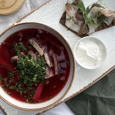 Борщ с гренками и салом в Family kitchen по цене 590 ₽