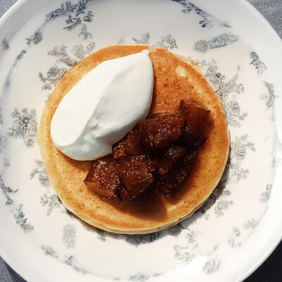 Панкейки на мацони с вареньем из инжира в Folk по цене 440 ₽