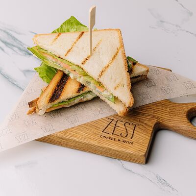 Сэндвич с слабосоленым лососем в Zest Coffee & Wine по цене 390 ₽