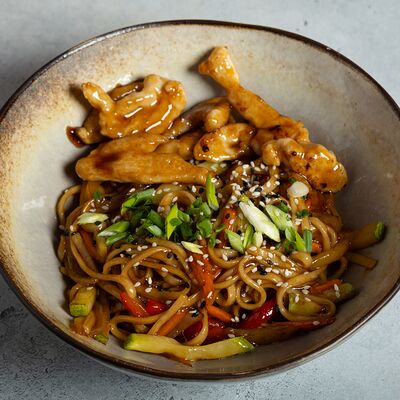 Удон с курицей Терияки в Люди в Баре по цене 420 ₽