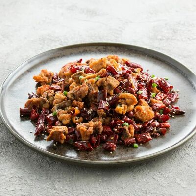 Жареный цыпленок с перцем чили в See China по цене 540 ₽