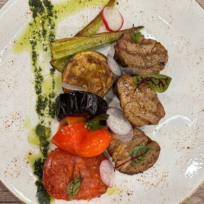 Медальоны из свинины с овощами гриль в Траттория моне по цене 1110 ₽