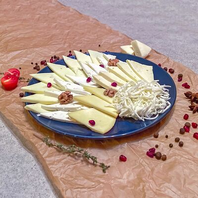 Premium-набор молодых кавказских сыров в Гриль-бар по цене 1090 ₽