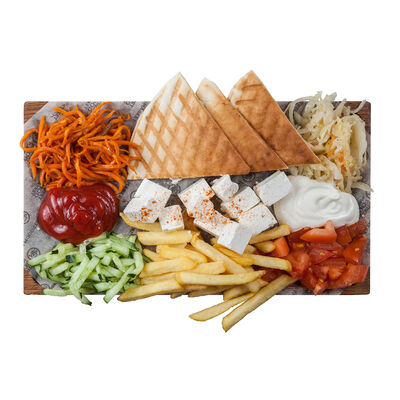 Шаверма с брынзой на тарелке в Street Food Market по цене 432 ₽