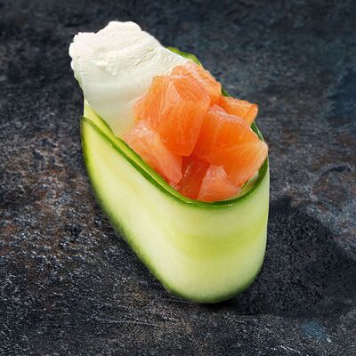 Каппа суши Копченый лосось и сыр в Вкусно Суши по цене 150