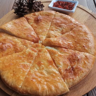 Хачапури с сыром сулугуни в Аустерия по цене 450 ₽