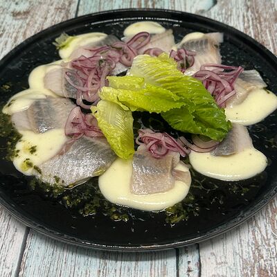 Залом с картофельным муссом и маринованным луком в Сова по цене 475 ₽