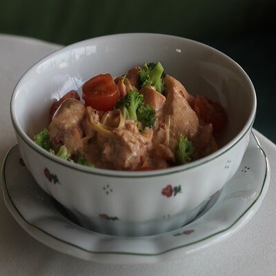 Паста с лососем, брокколи в соусе пинк в Shamparen по цене 950 ₽