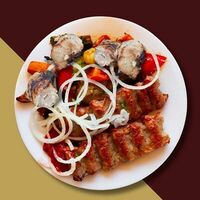 Шашлык Ассорти из свинины и курицы в Шаурмист