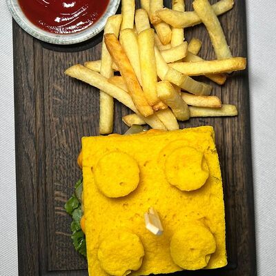 Бургер Лего с курицей в Rumi по цене 1300 ₽