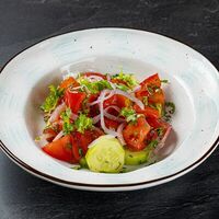 Овощной салат с кахетинским маслом в Риони