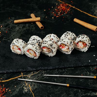 Ролл с креветкой в темпуре и соусом Том ям в Panda Sushi по цене 549 ₽