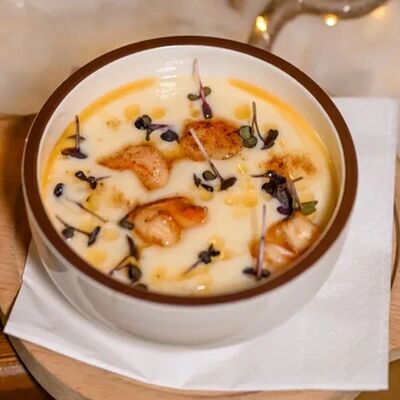 Велюте из цветной капусты с креветками в Библиотека по цене 690 ₽