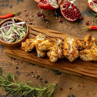 Шашлык из куриных крылышек в Вкусно есть всё на углях по цене 690 ₽