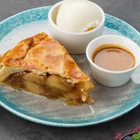 Теплый яблочный пирог в First House Burger