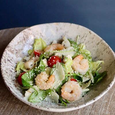 Салат с креветками в Локация кофе по цене 630 ₽