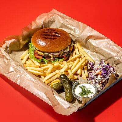 Поднос с бургером в Yolo по цене 1550 ₽