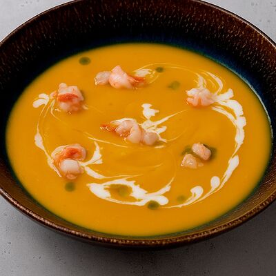 Крем-суп из тыквы с тигровыми креветками в Табаско по цене 525 ₽