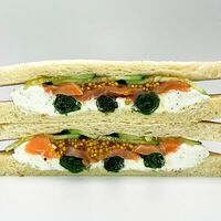 Сэндвич с лососем по-дижонски в Small Town